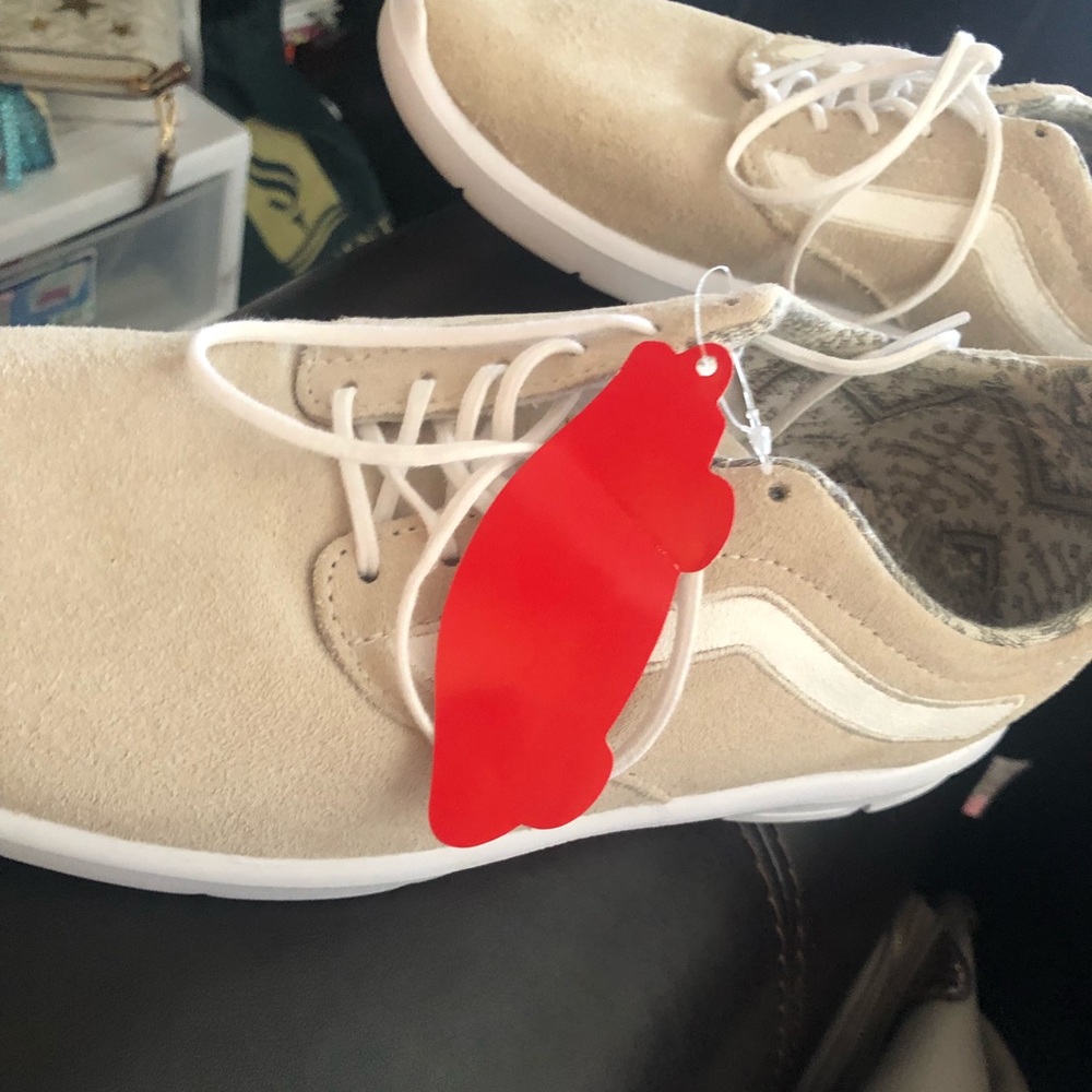 Vans - Picture 2 of 5